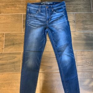 SIZE 8 SHORT AMERICAN EAGLE JEANS